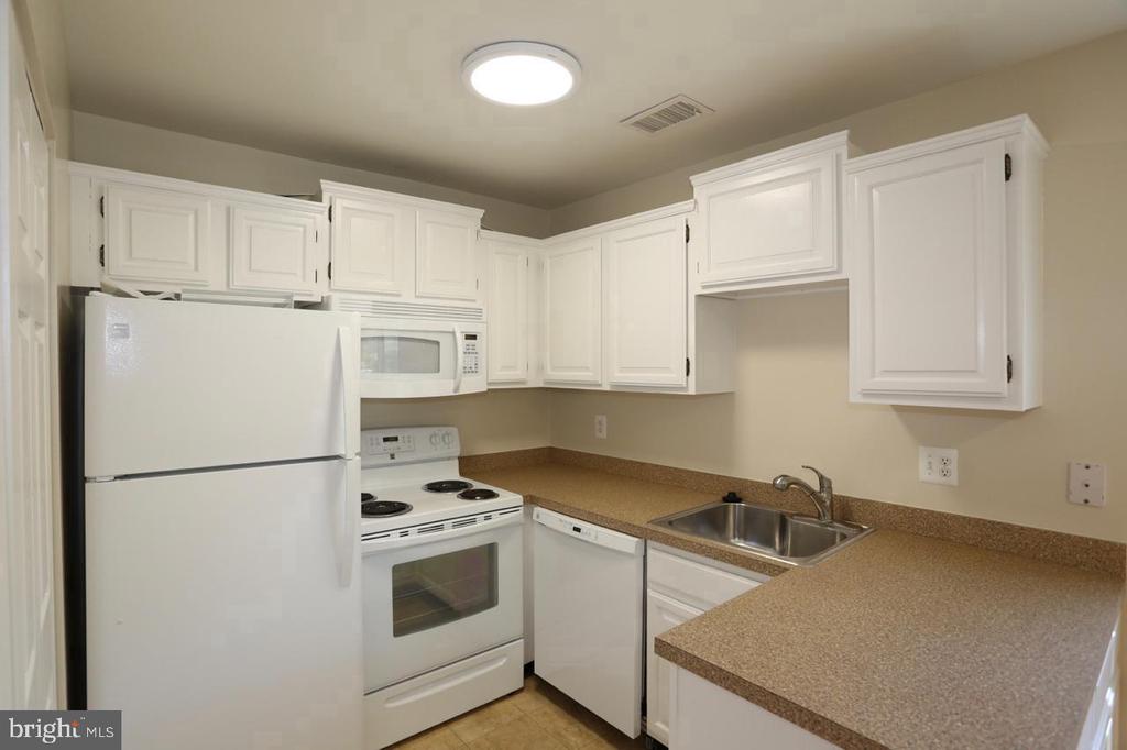 2590 GLENGYLE DRIVE 115