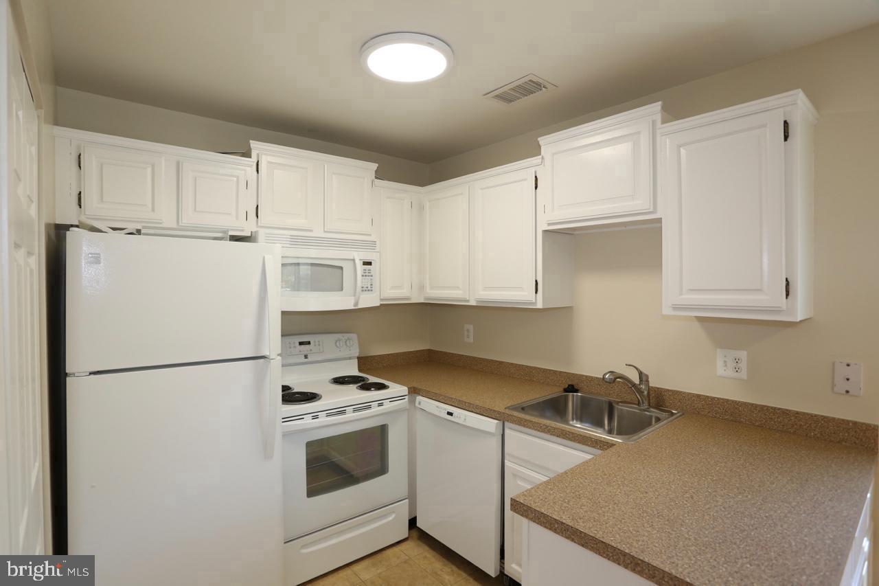 2590 GLENGYLE DRIVE 115