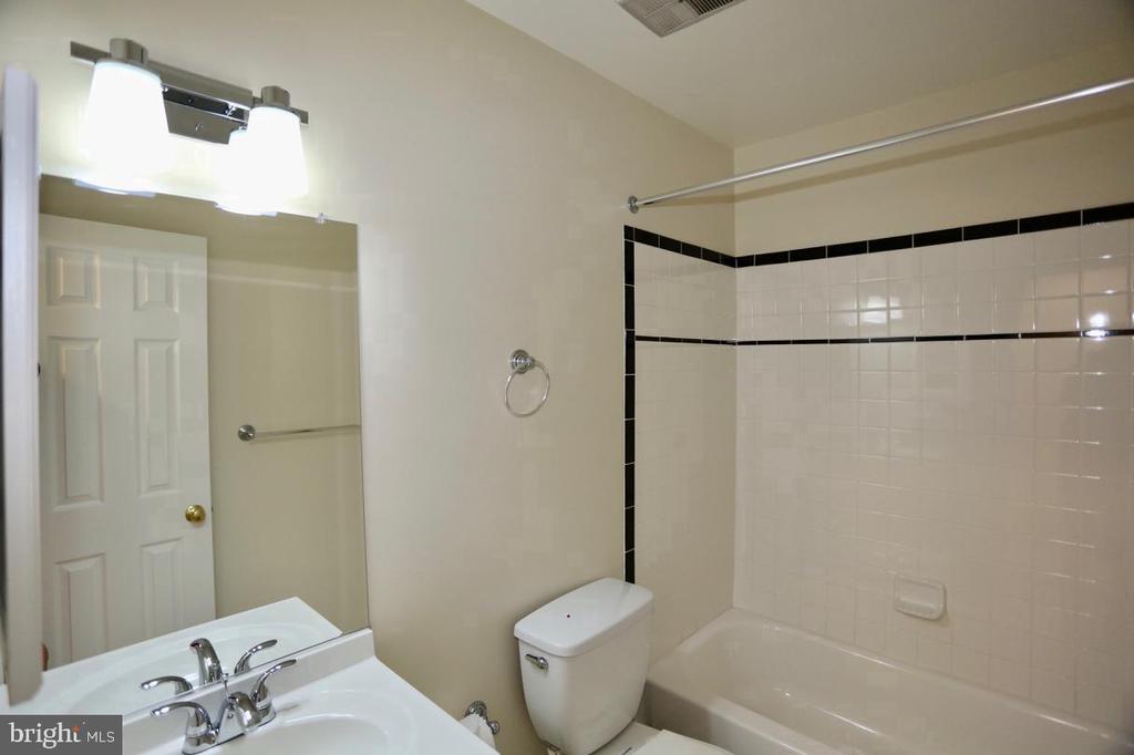 2590 GLENGYLE DRIVE 115
