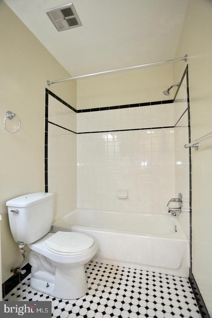 2590 GLENGYLE DRIVE 115