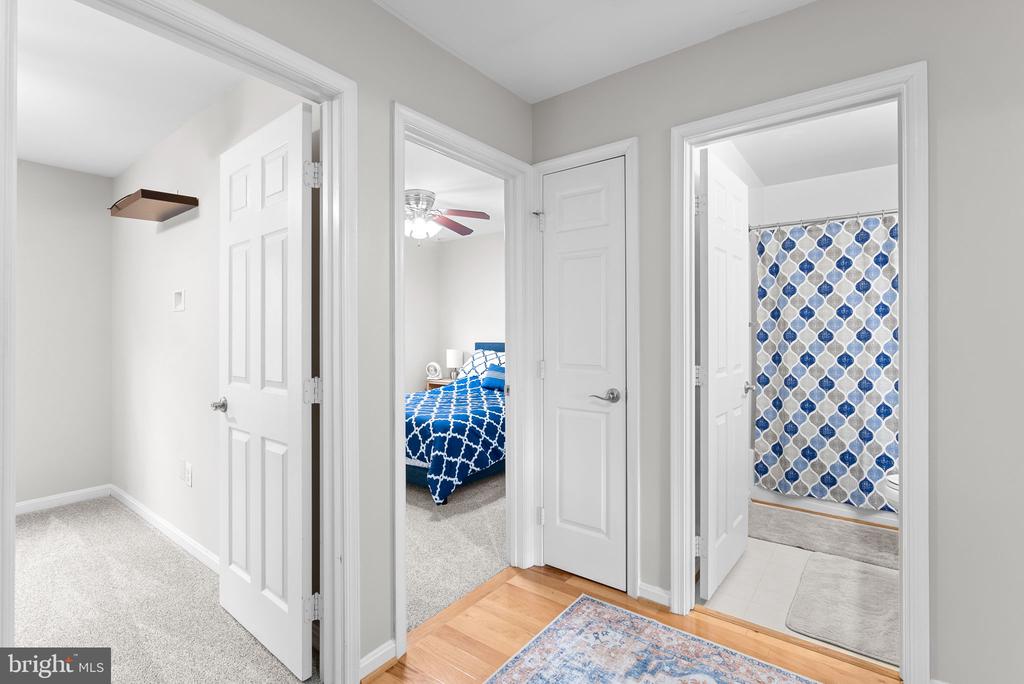 5604 GLENWOOD MEWS DRIVE