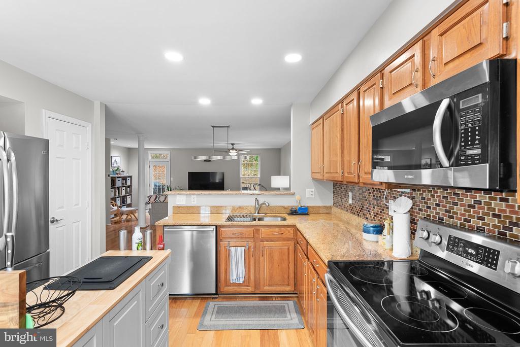 5604 GLENWOOD MEWS DRIVE