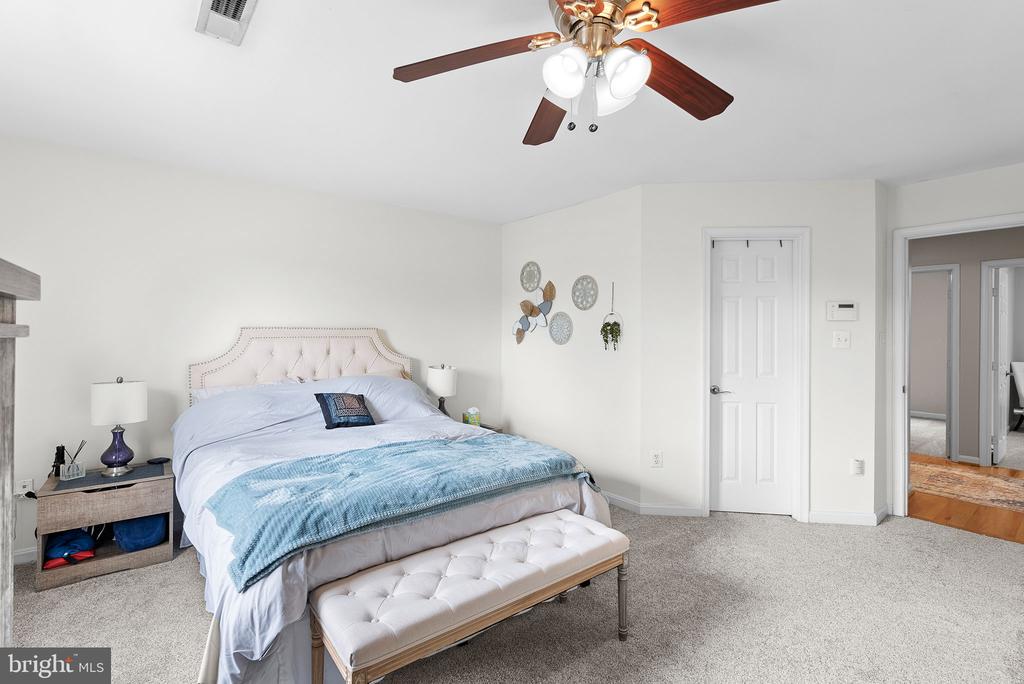 5604 GLENWOOD MEWS DRIVE