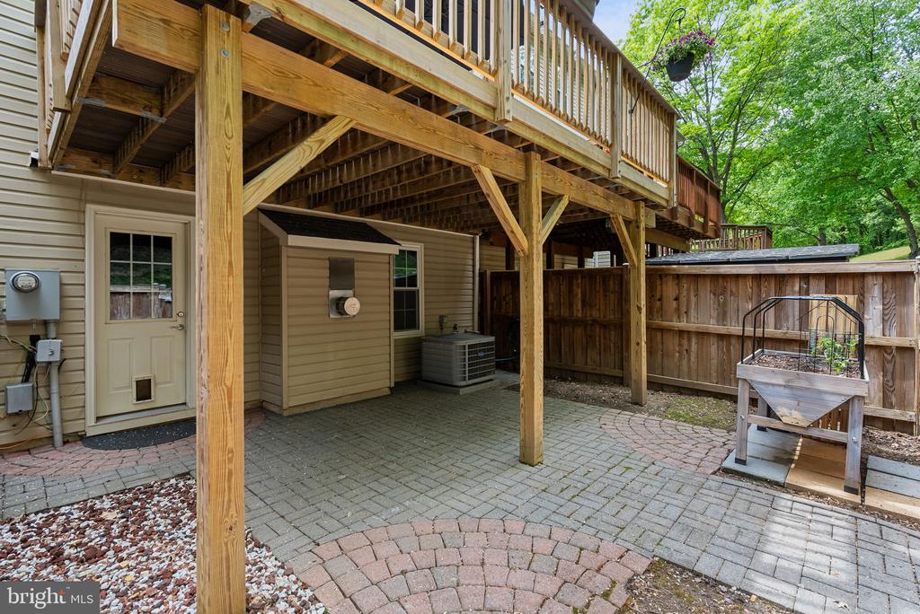5604 GLENWOOD MEWS DRIVE