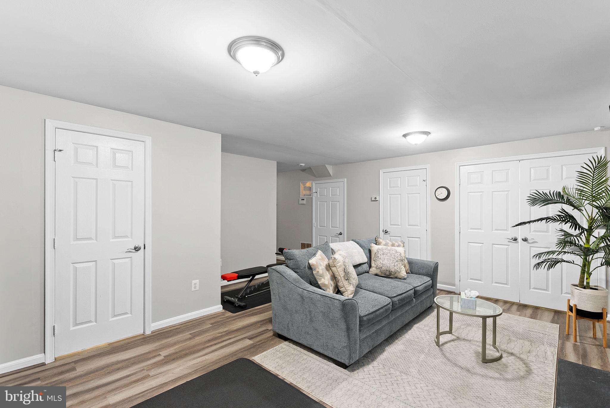 5604 GLENWOOD MEWS DRIVE