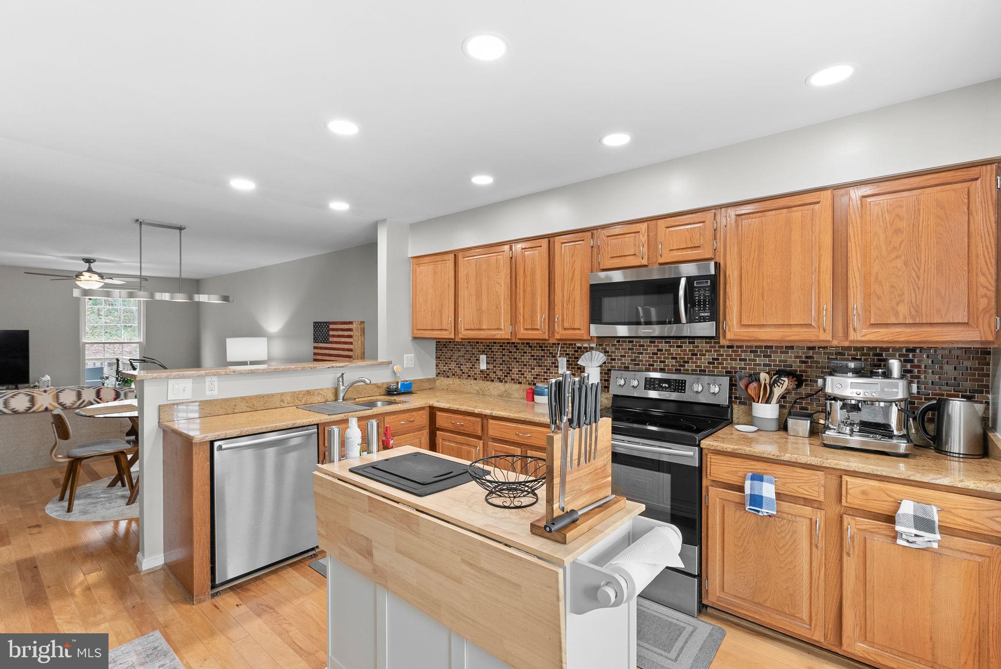 5604 GLENWOOD MEWS DRIVE