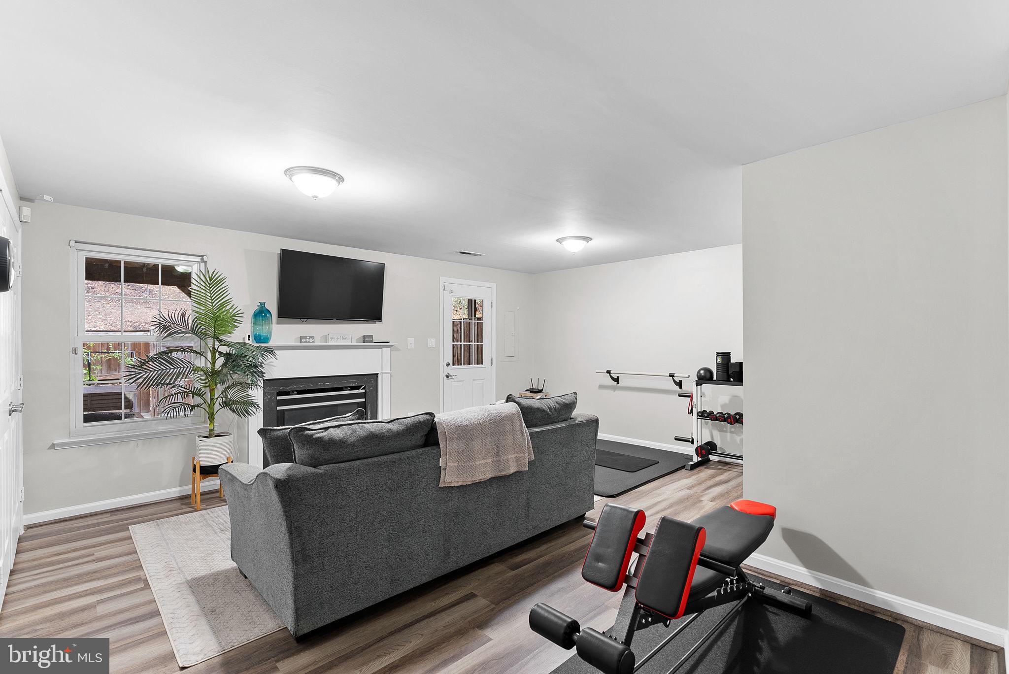 5604 GLENWOOD MEWS DRIVE