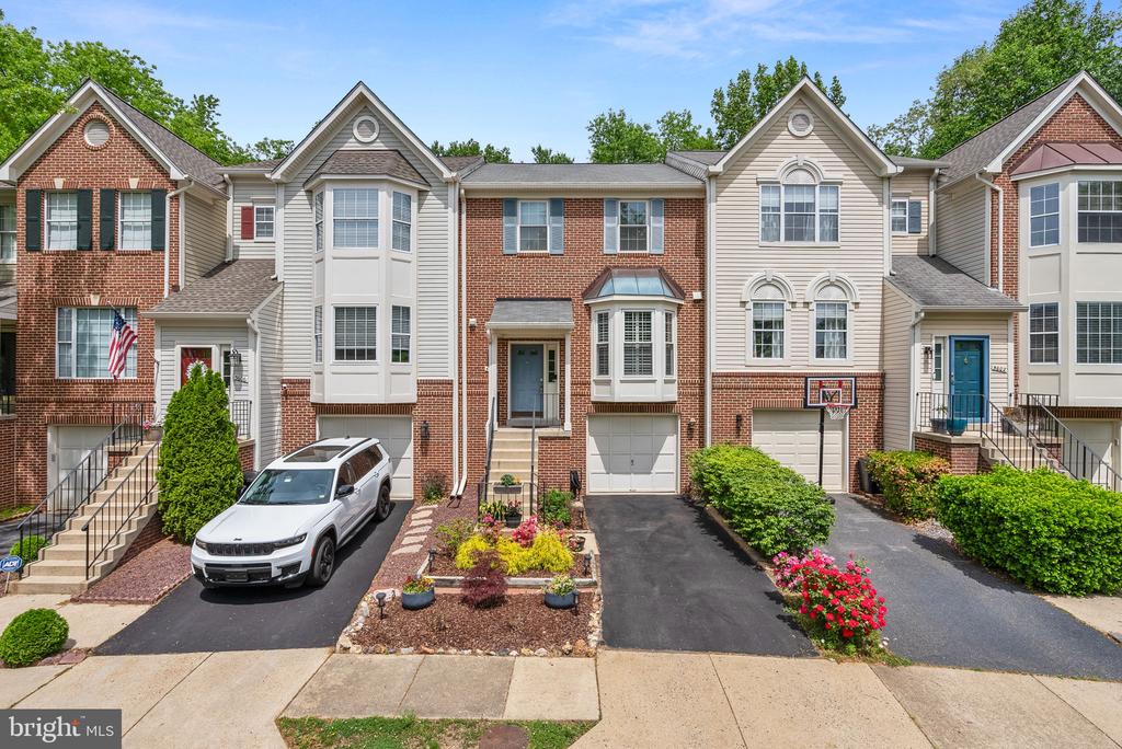5604 GLENWOOD MEWS DRIVE