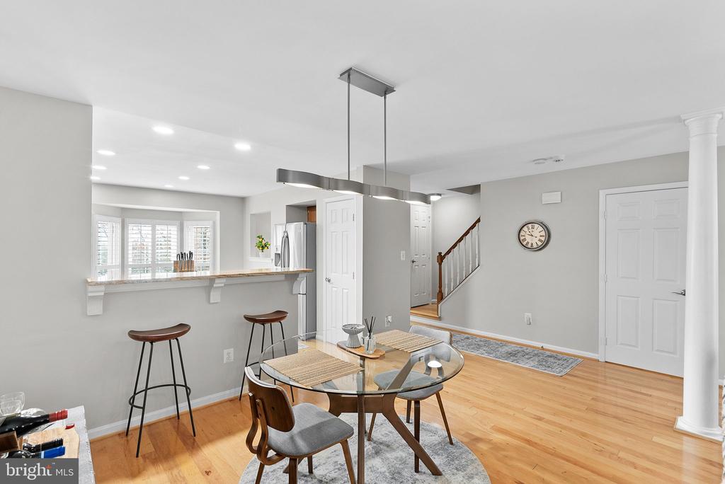 5604 GLENWOOD MEWS DRIVE