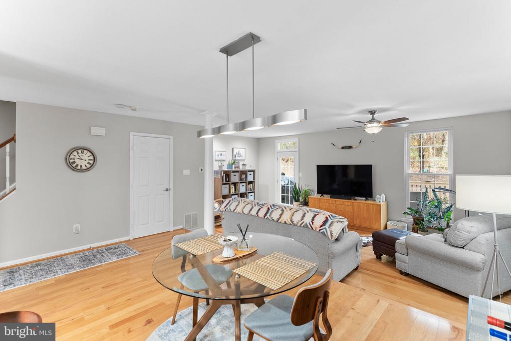 5604 GLENWOOD MEWS DRIVE