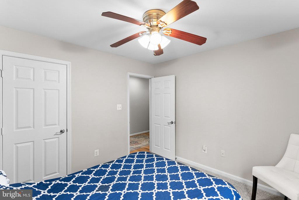 5604 GLENWOOD MEWS DRIVE