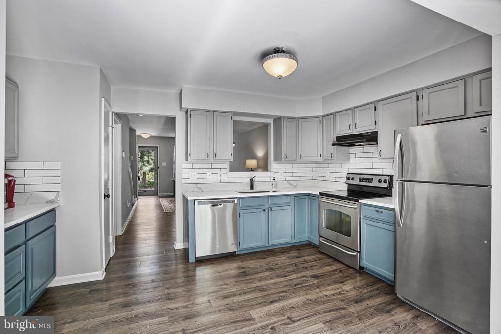 5690 WHITE DOVE LANE