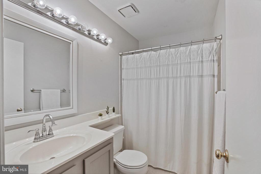 5690 WHITE DOVE LANE