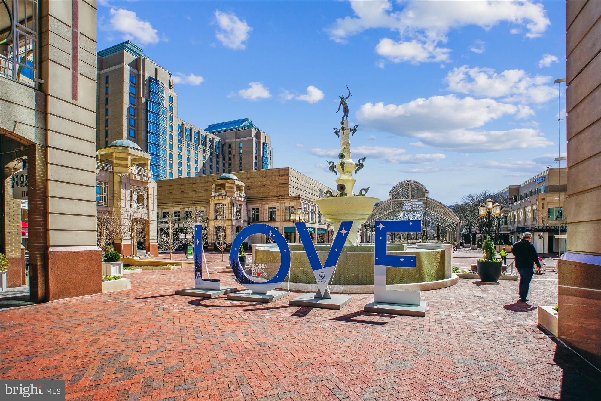 2032 ROYAL FERN COURT 11A