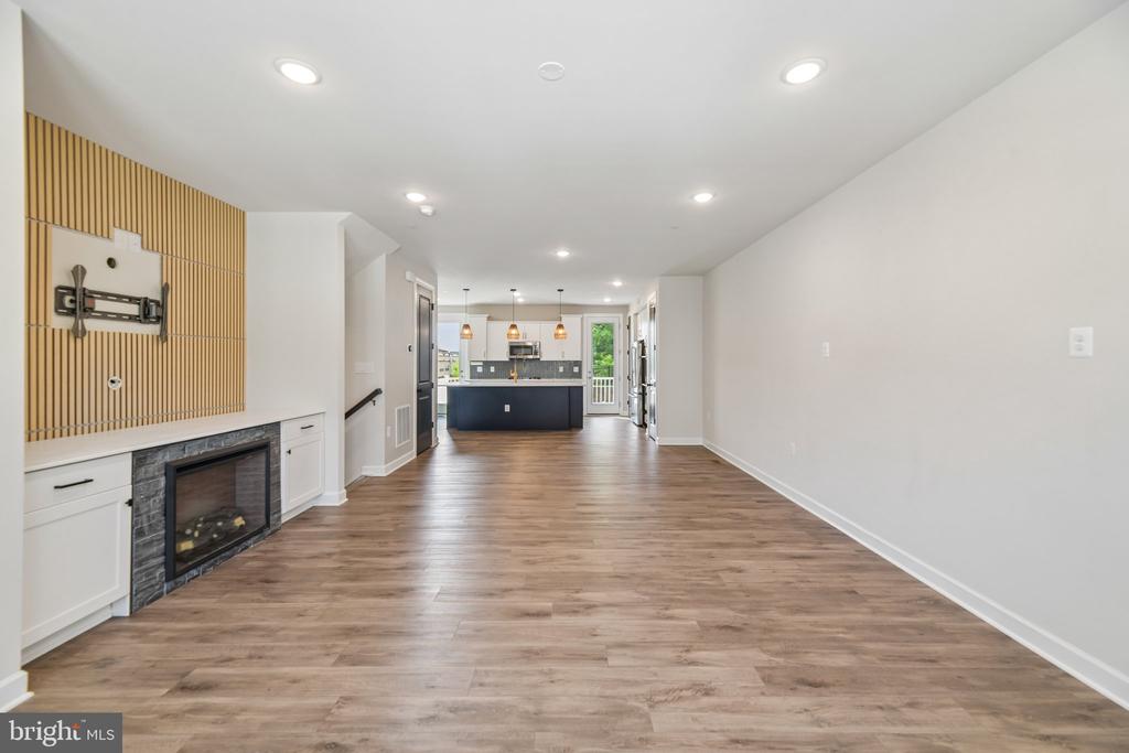 7202 MOUNTAINEER DRIVE