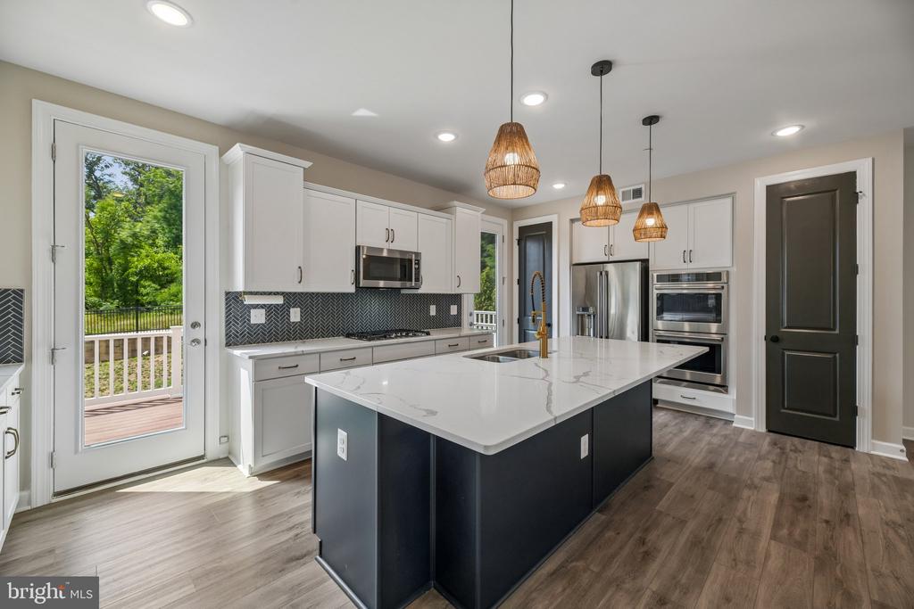 7202 MOUNTAINEER DRIVE