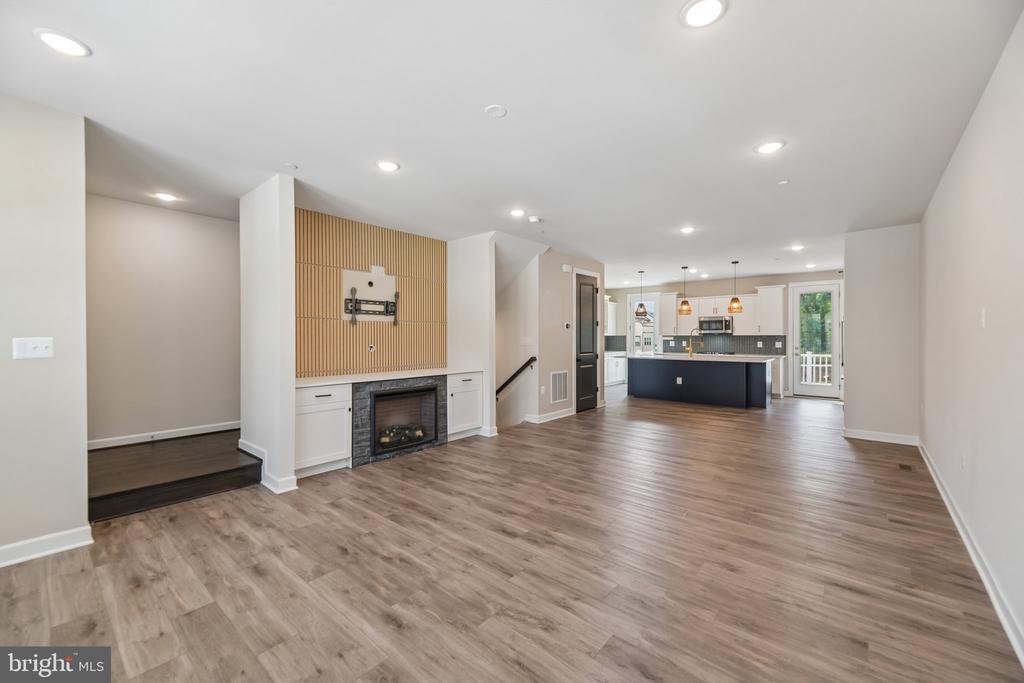 7202 MOUNTAINEER DRIVE
