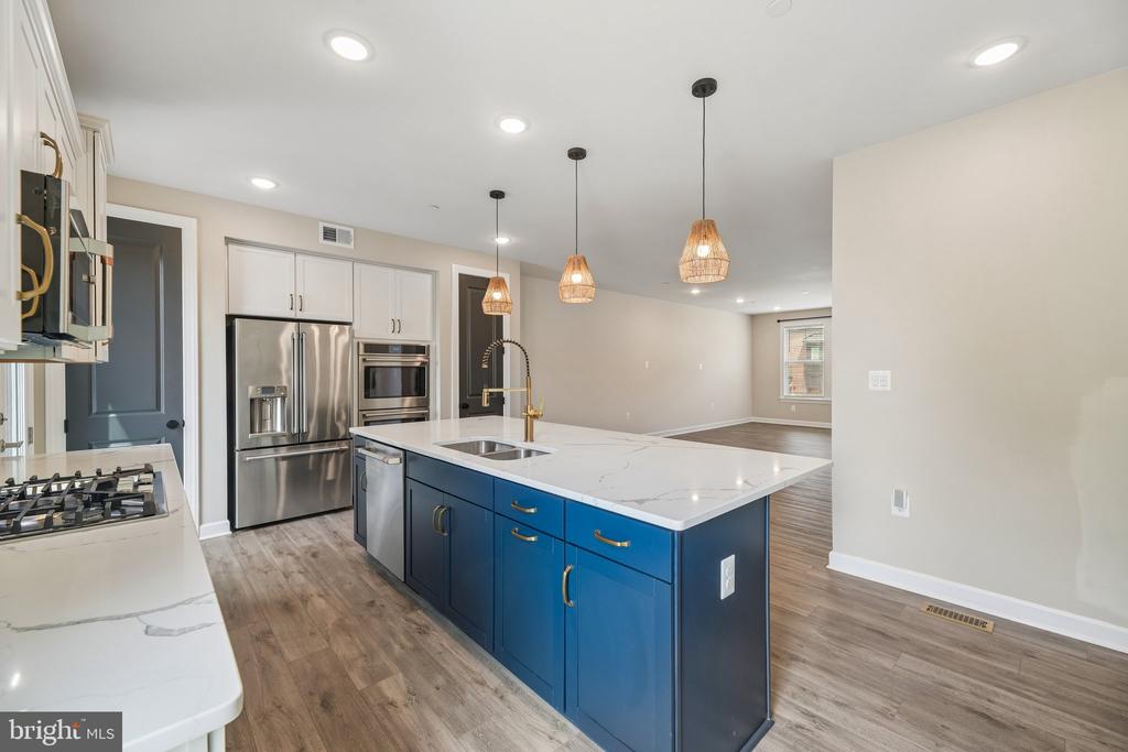 7202 MOUNTAINEER DRIVE