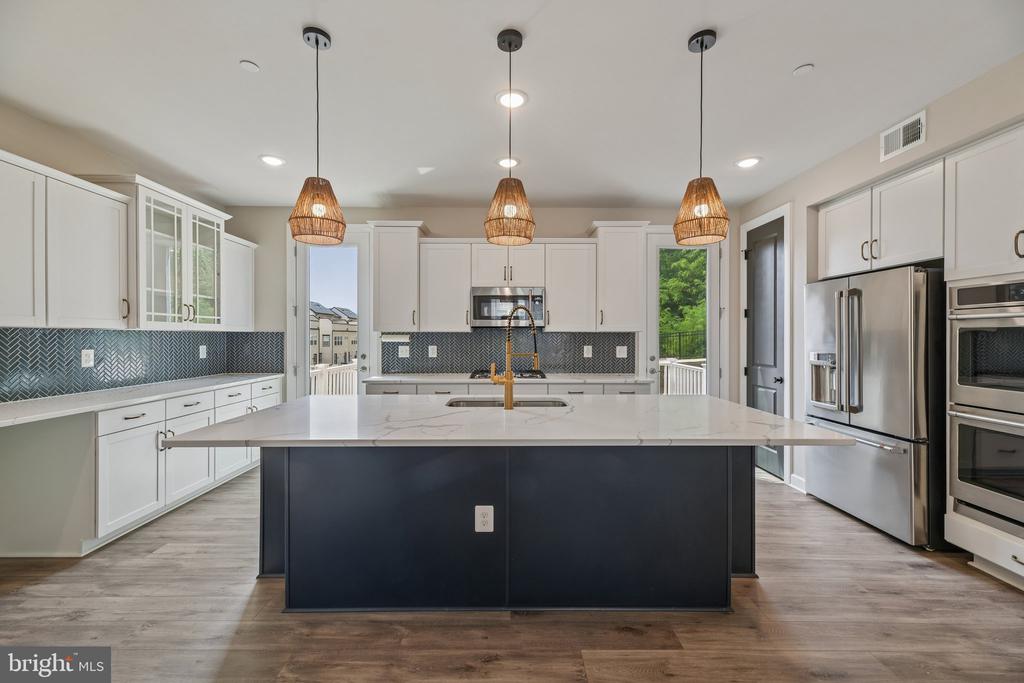 7202 MOUNTAINEER DRIVE