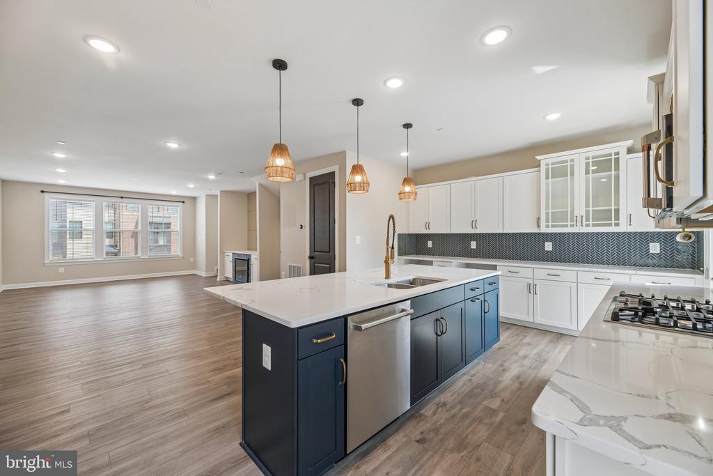 7202 MOUNTAINEER DRIVE