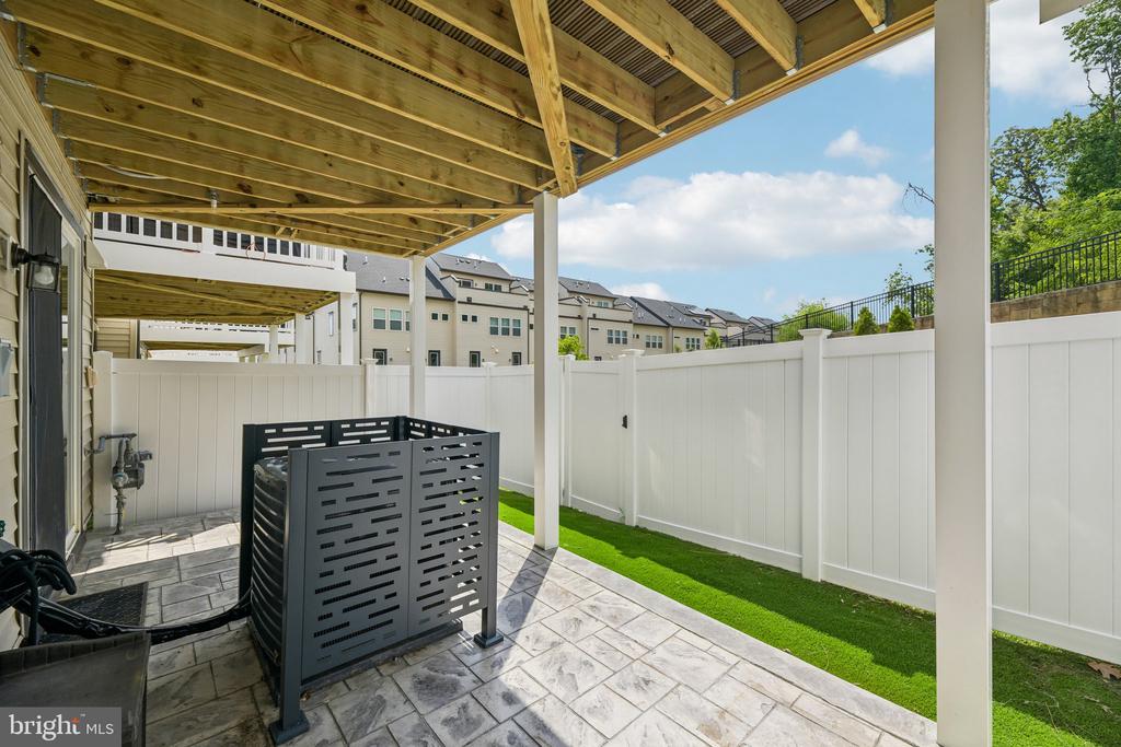 7202 MOUNTAINEER DRIVE