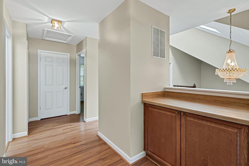 6127 GLEN OAKS COURT