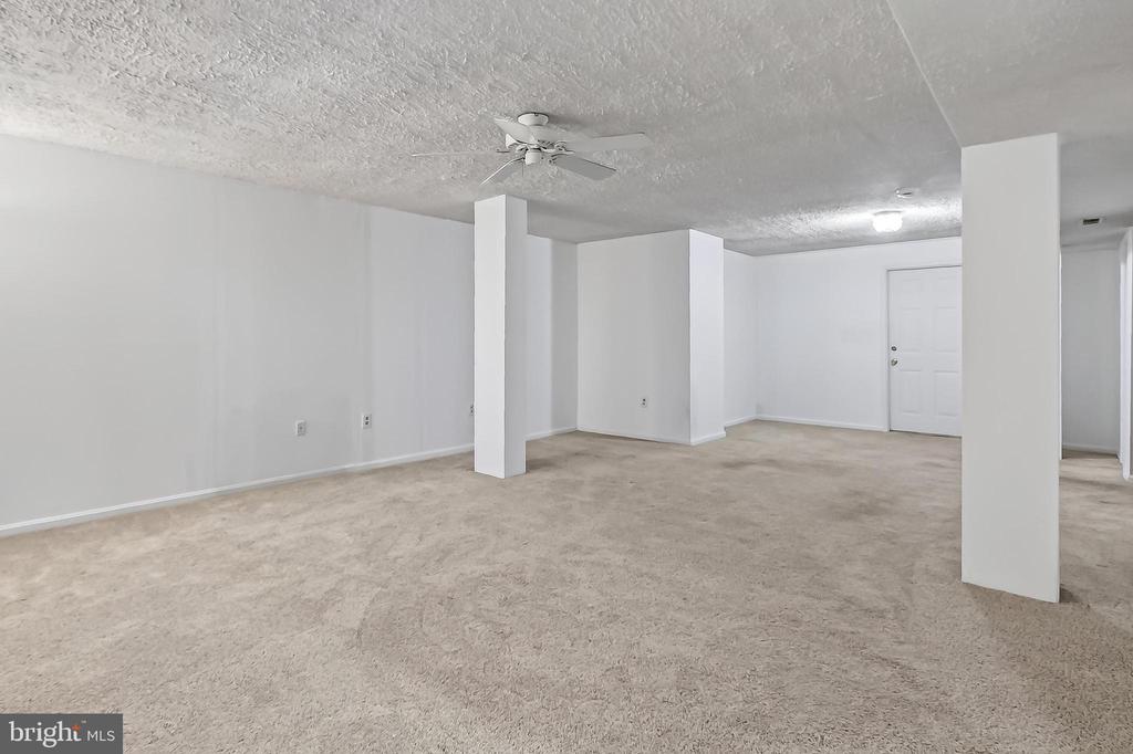 6127 GLEN OAKS COURT