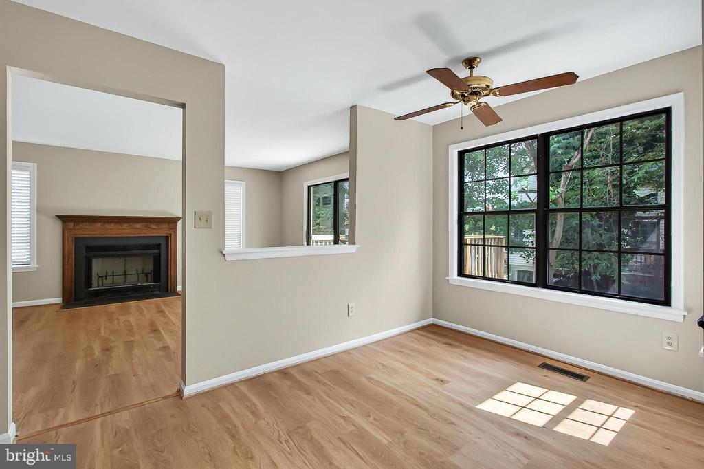 6127 GLEN OAKS COURT