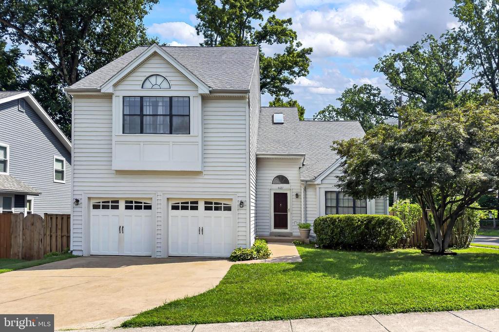 6127 GLEN OAKS COURT