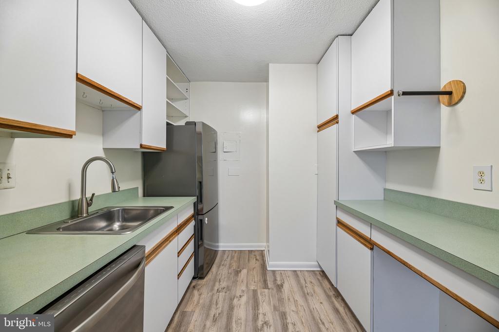 2059 HUNTINGTON AVENUE Unit: 1106