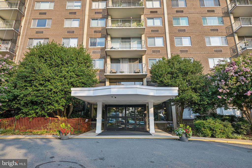 2059 HUNTINGTON AVENUE Unit: 1106