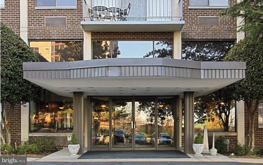 2059 HUNTINGTON AVENUE Unit: 1106