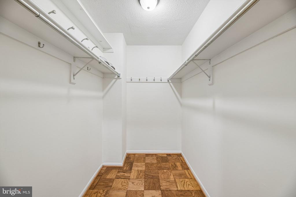 2059 HUNTINGTON AVENUE Unit: 1106