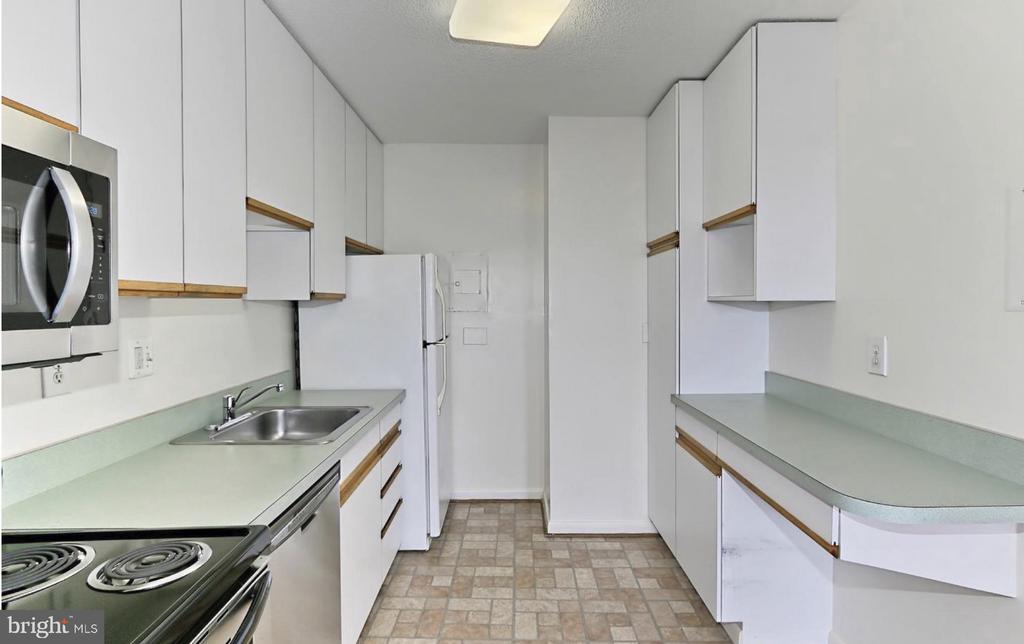 2059 HUNTINGTON AVENUE Unit: 1106