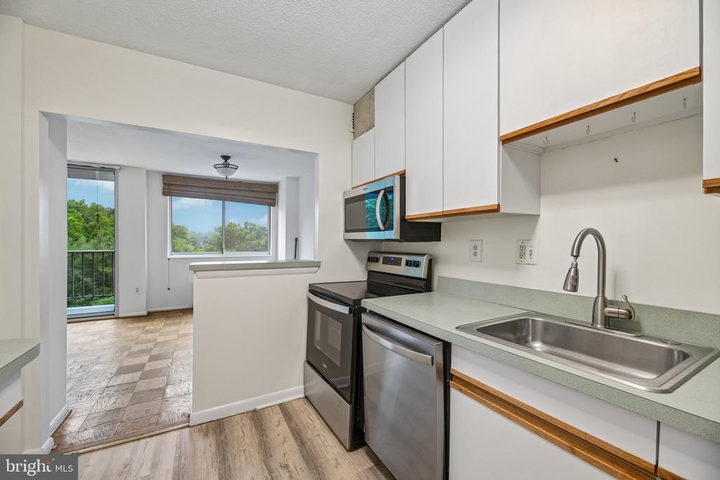 2059 HUNTINGTON AVENUE Unit: 1106