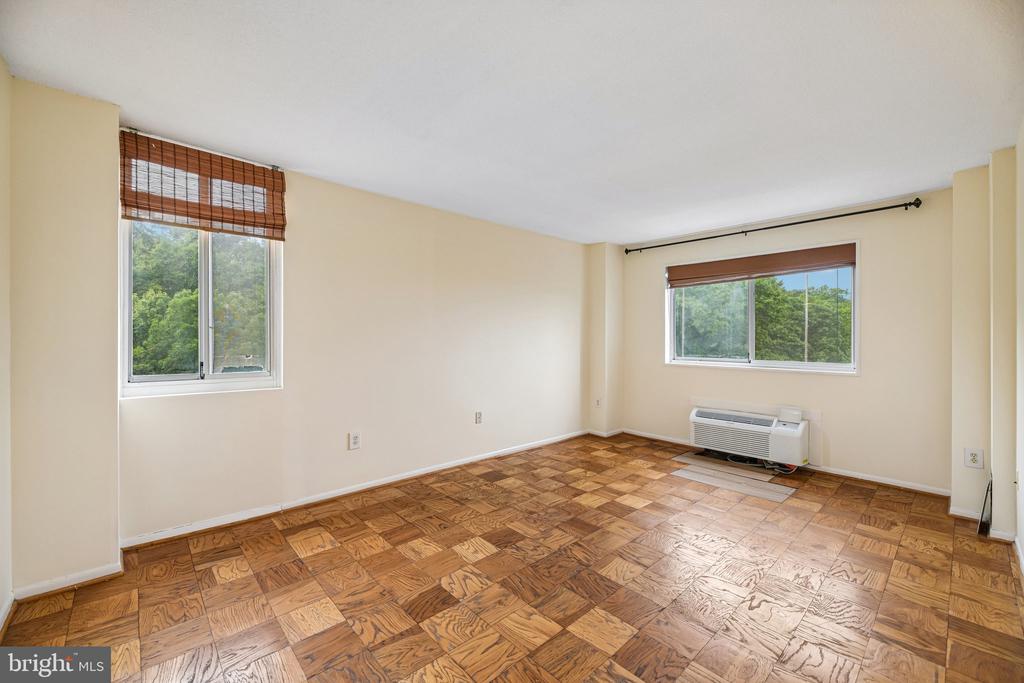 2059 HUNTINGTON AVENUE Unit: 1106