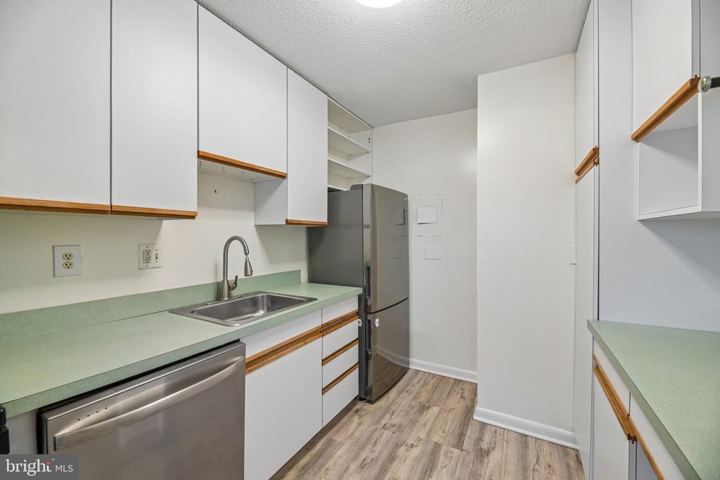 2059 HUNTINGTON AVENUE Unit: 1106