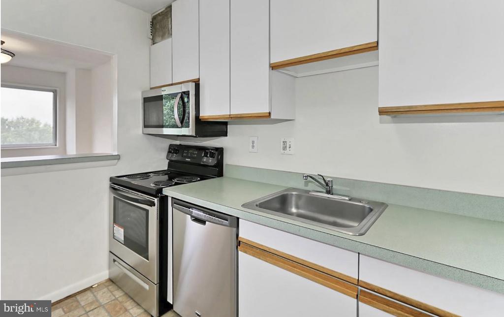 2059 HUNTINGTON AVENUE Unit: 1106