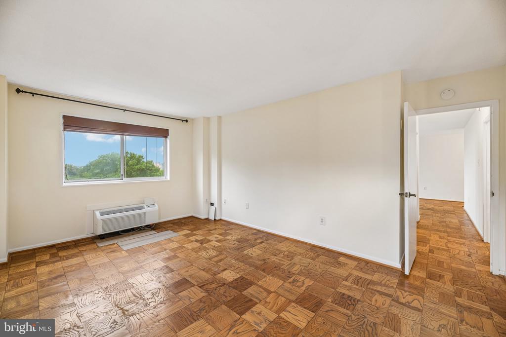 2059 HUNTINGTON AVENUE Unit: 1106
