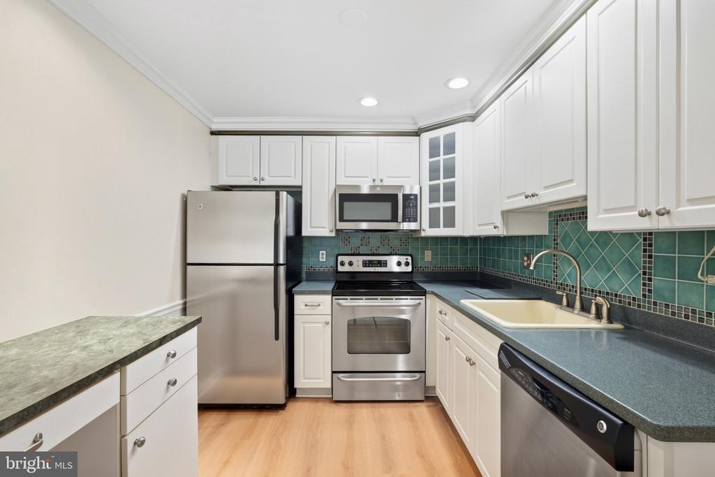 2415 GLENGYLE DRIVE Unit: 257