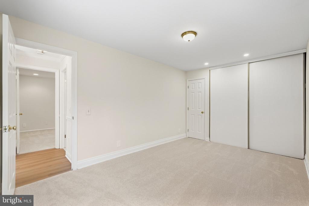 2415 GLENGYLE DRIVE Unit: 257