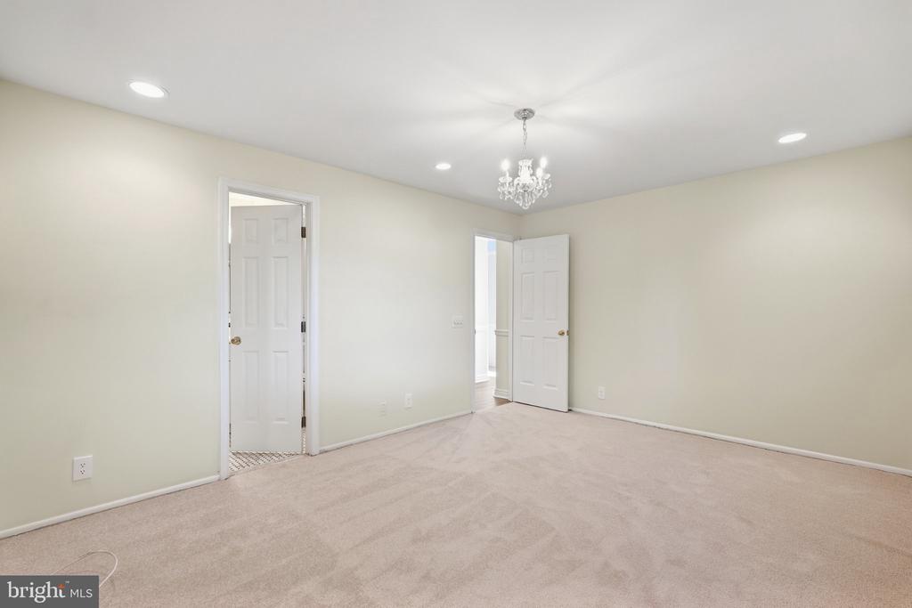 2415 GLENGYLE DRIVE Unit: 257