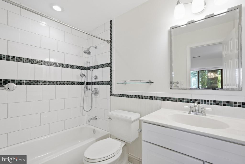 2415 GLENGYLE DRIVE Unit: 257
