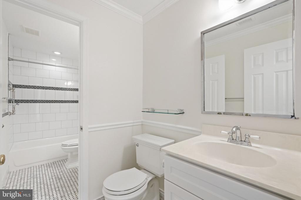 2415 GLENGYLE DRIVE Unit: 257