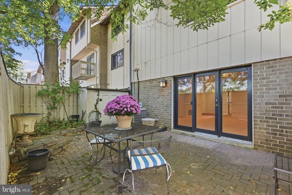 2415 GLENGYLE DRIVE Unit: 257