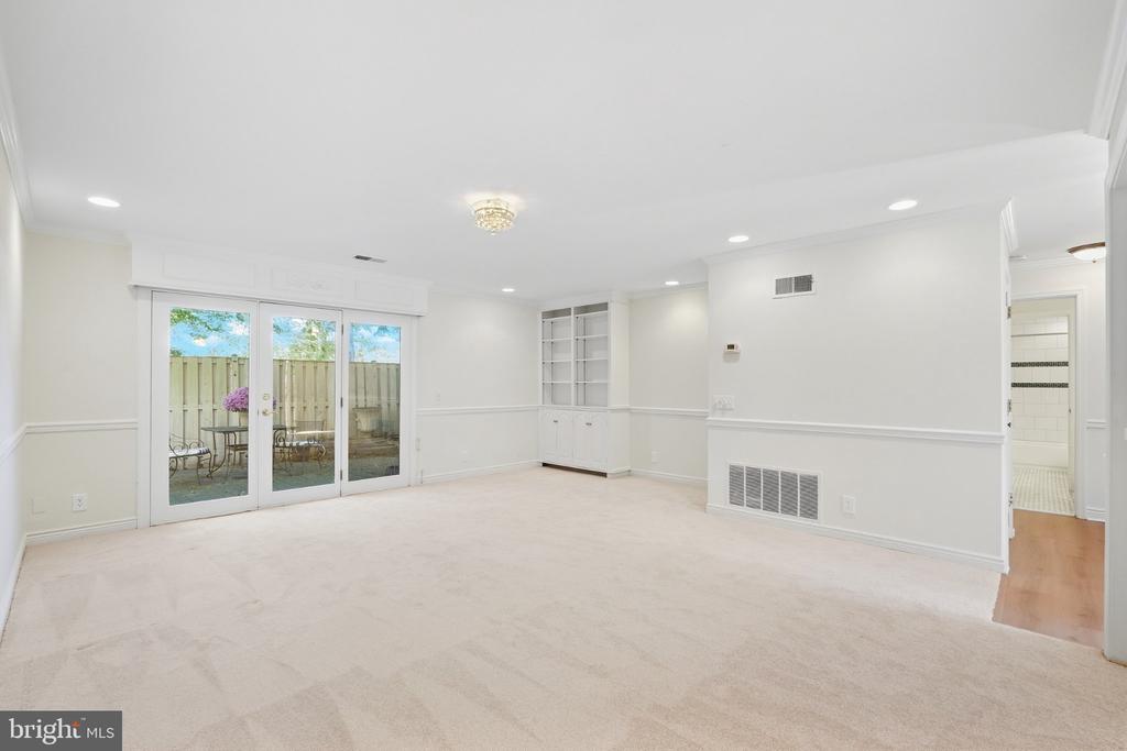 2415 GLENGYLE DRIVE Unit: 257