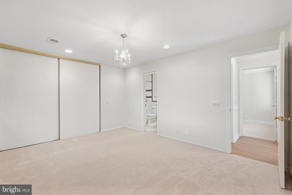 2415 GLENGYLE DRIVE Unit: 257