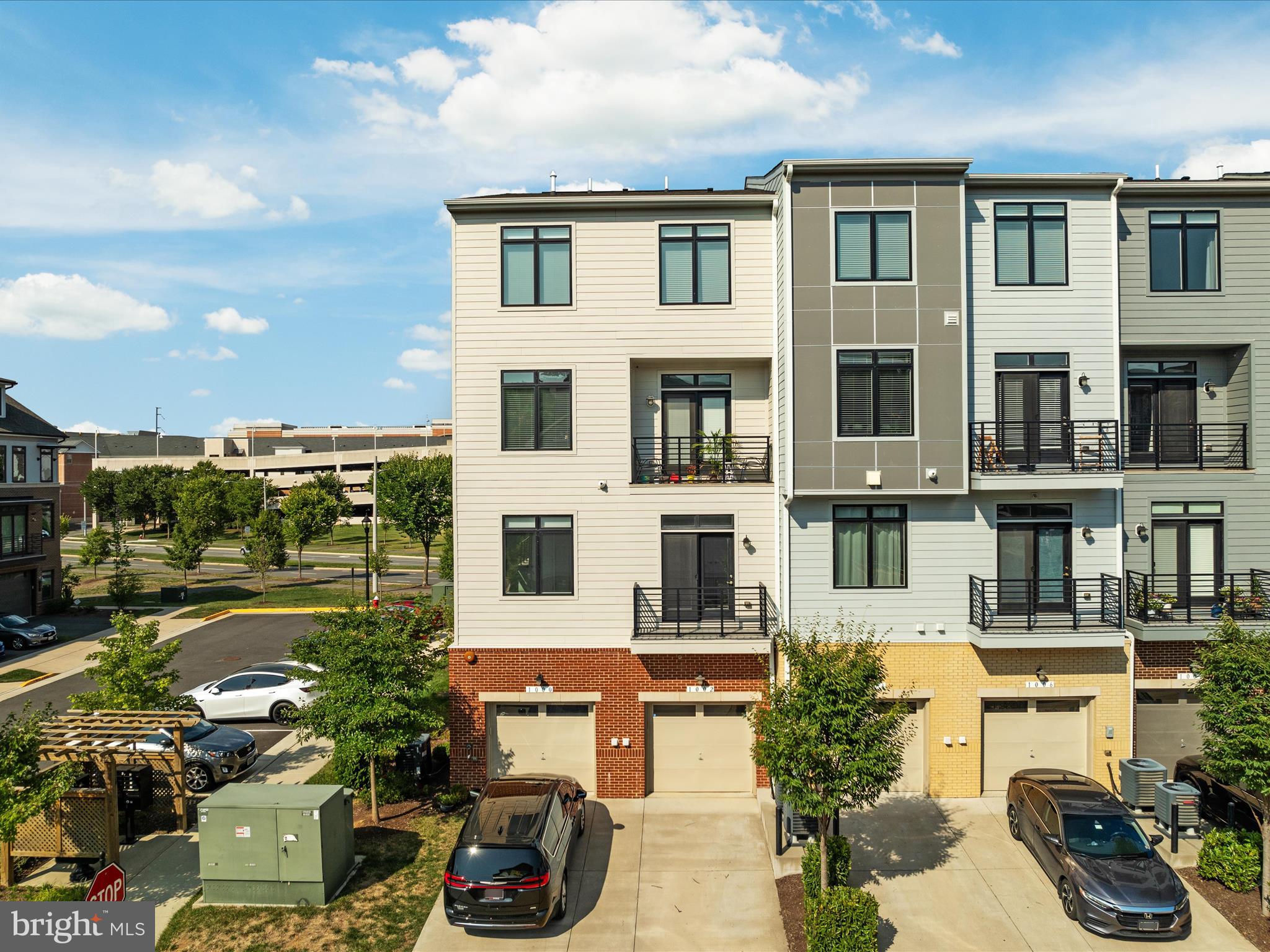 1002 RIBBON LIMESTONE TERRACE SE