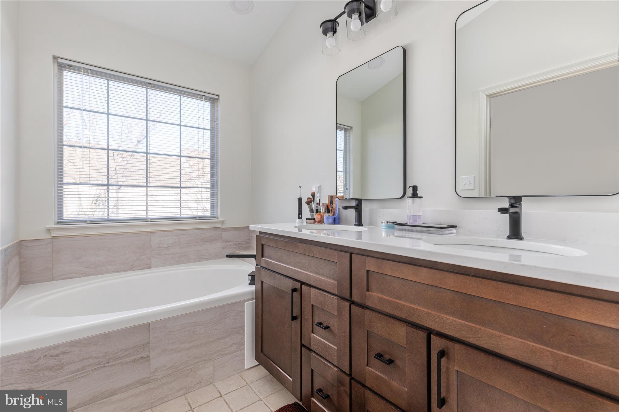 21491 RUSTY BLACKHAW SQUARE