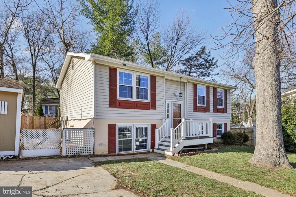 546 ROCKBRIDGE DRIVE SE